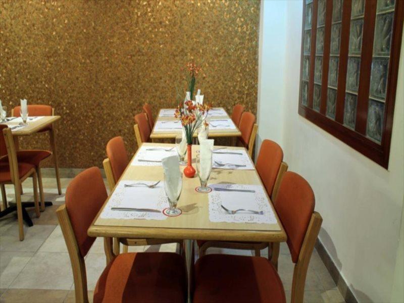 Grand President Hotel Delhi  Buitenkant foto